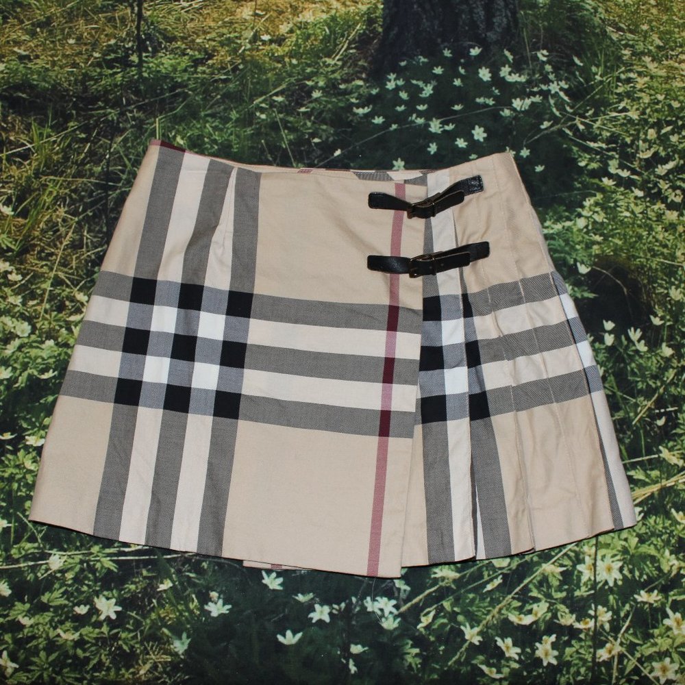 Burberry plaid pleated skirt